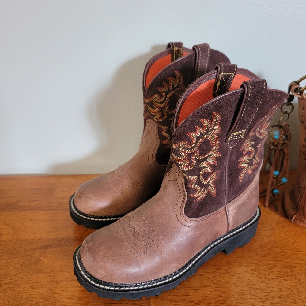 Womens fatbaby Ariat boots size 8